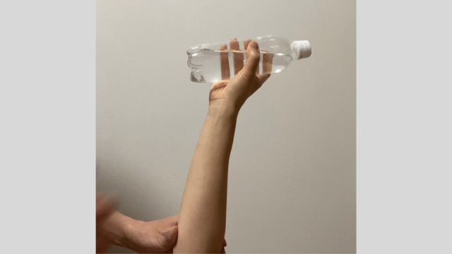 水を入れたペットボトルはこのようにもちます。